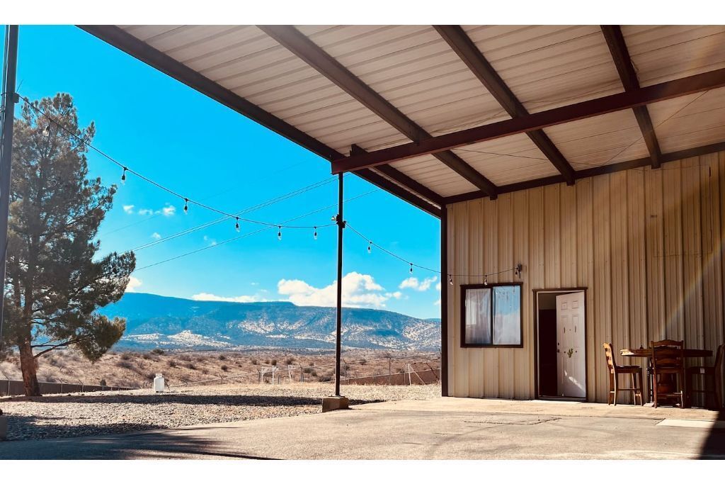 Rustic Barn Guest House with Mountain Views