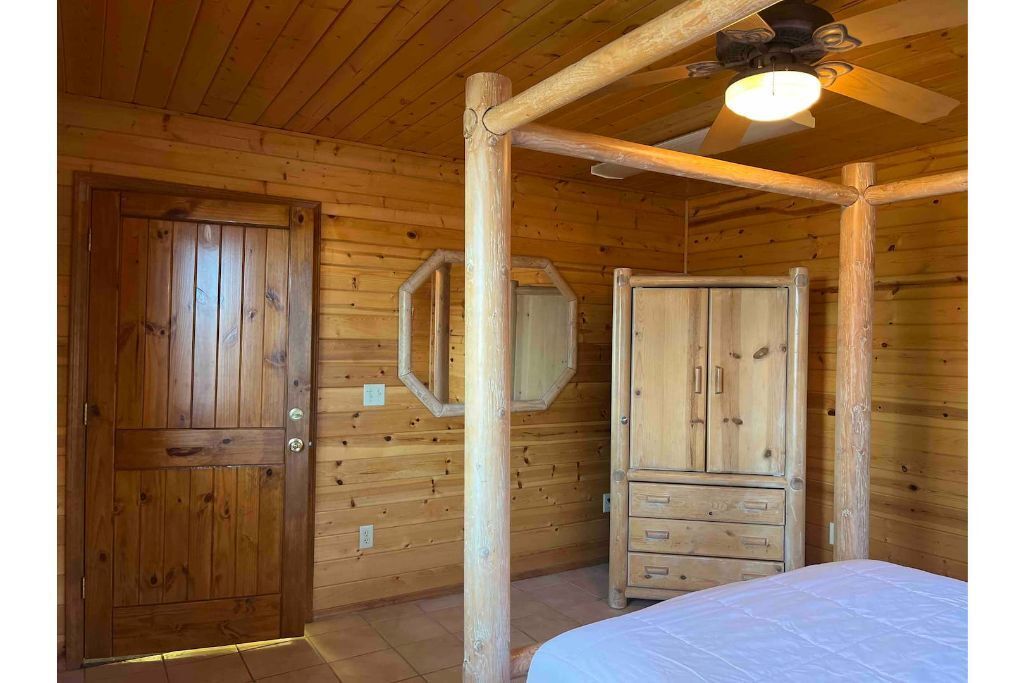 Rustic Barn Guest House with Mountain Views