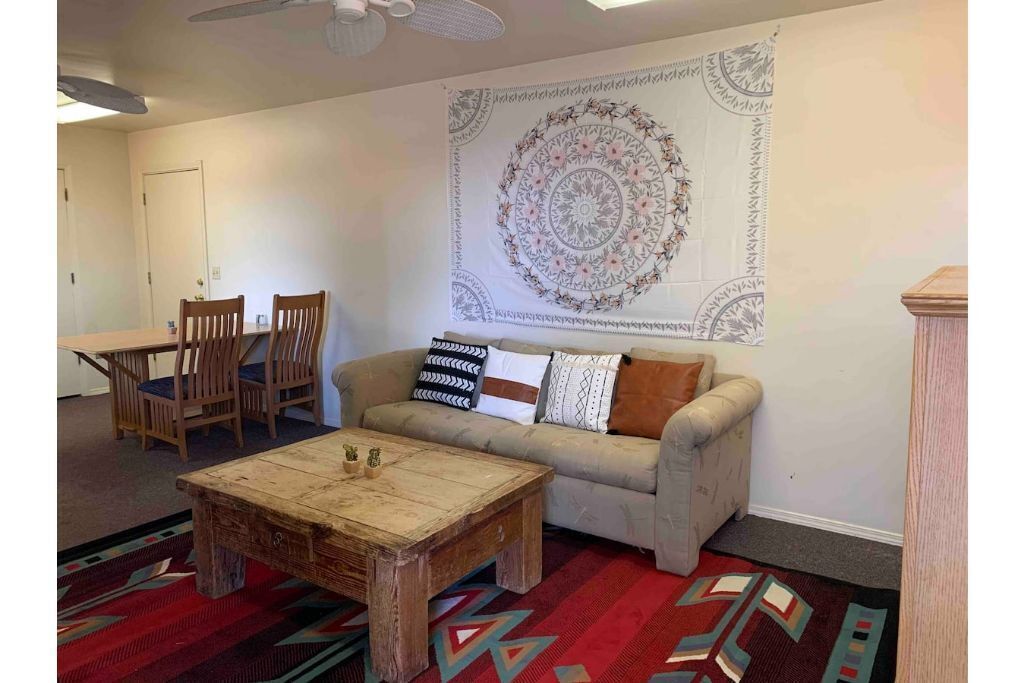 Rustic Barn Guest House with Mountain Views