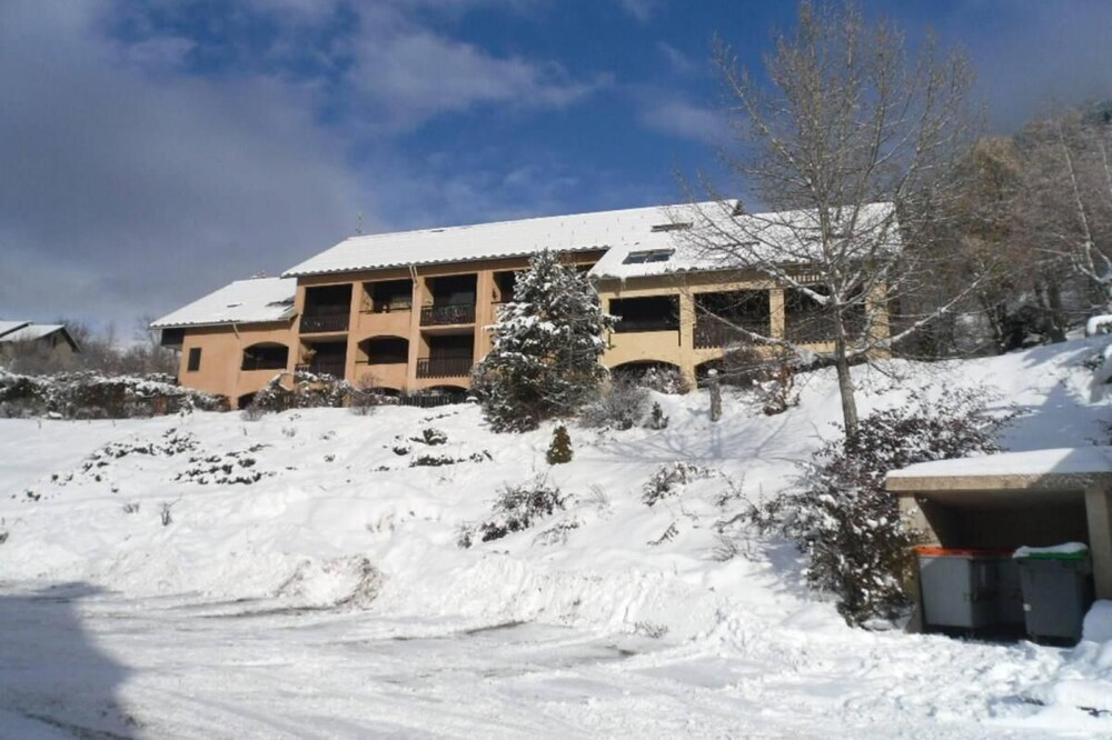 2nd floor, balcony, tv, ski locker, 40m², Pelvoux