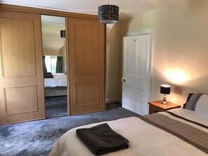 Ferienhaus, Mehrere Betten | 2 Schlafzimmer, Bügeleisen/Bügelbrett, kostenloses WLAN, Bettwäsche