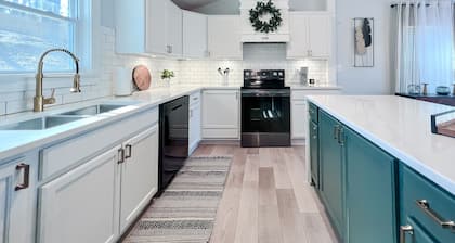 Woodstock Charm- 2 min to downtown Woodstock & Pet Friendly!