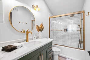 Combined shower/bathtub, hair dryer, towels, soap