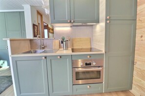 Fridge, oven, dishwasher, coffee/tea maker - 10m from ski slopes, 1st floor, balcony, ski locker, 35m², Méribel-Mottaret (Méribel - Les Allues)