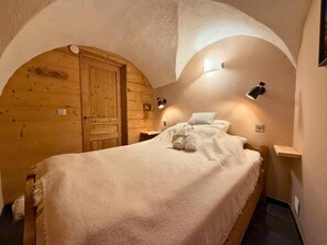 2 bedrooms, WiFi - Chalet, 300m from ski lifts, Ground floor, view mountain, fireplace or stove, tv, ski locker, 57m² (Saint-Martin-de-Belleville)