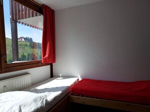 WiFi - Resort center, 1st floor, view parking, tv, 16m², La Plagne (La Plagne)