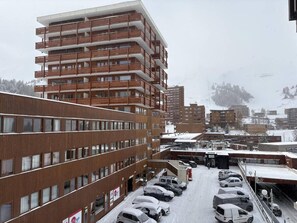 Exterior - 30m from ski slopes, 1st floor, view parking, tv, 16m², La Plagne (La Plagne)