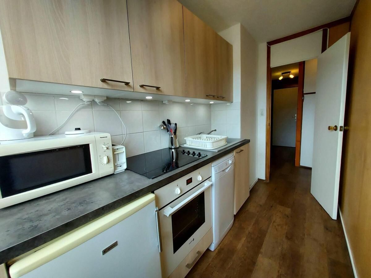 Fridge, microwave, oven, coffee/tea maker