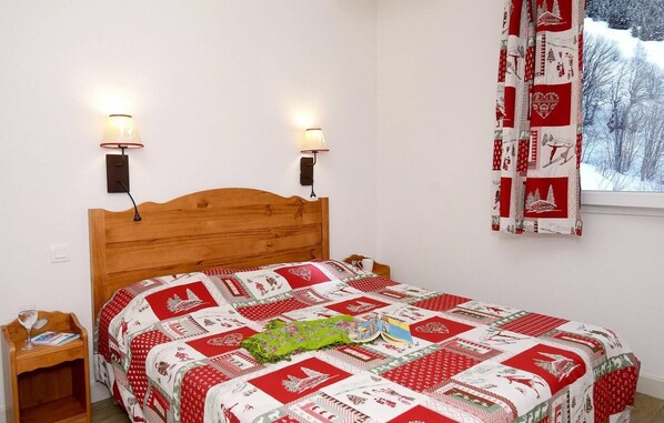 3 bedrooms, WiFi, bed sheets