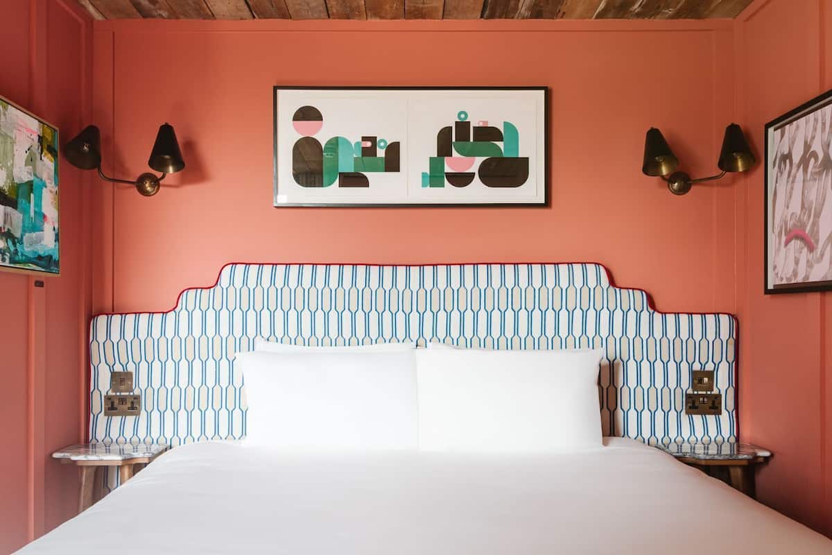 The Corner Large | Premium bedding, minibar, in-room safe, individually decorated