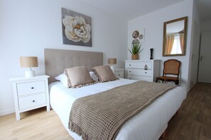 3 habitaciones, tabla de planchar con plancha, cuna de viaje y wifi 