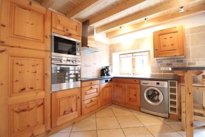 冰箱、微波炉、烤箱、洗碗机