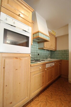 Fridge, oven, dishwasher