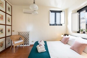 Penthouse, 1 grand lit, salle de bains attenante, vue ville
