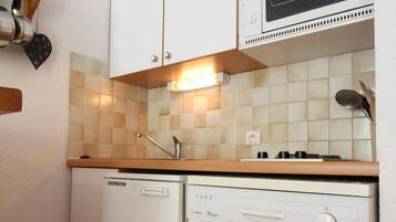 Kylskåp, ugn och diskmaskin