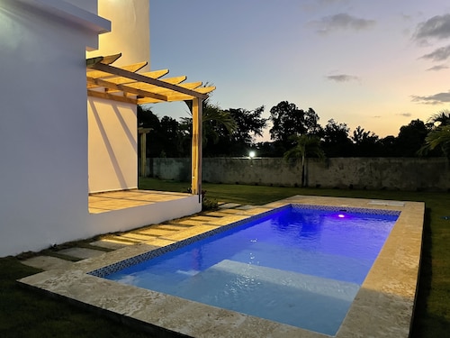3 minutes from the beach! Newly built Villa with pool