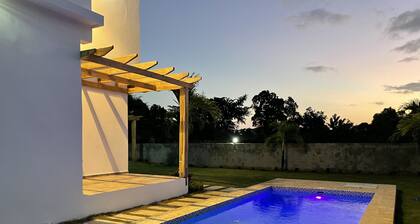 3 minutes from the beach! Newly built Villa with pool