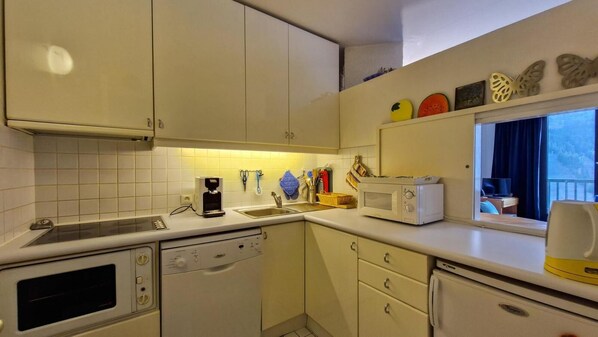 Microwave, dishwasher