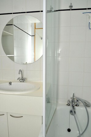 Bathtub - 3rd floor, balcony, tv, ski locker, 25m², Flaine (Flaine)
