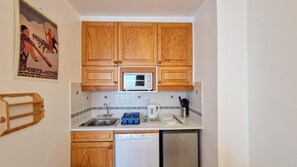 Fridge, microwave, oven, dishwasher - 150m from ski slopes, 8th floor, view ski slopes/ski slopes, balcony, tv, ski locker, 28m², Flaine (Flaine)