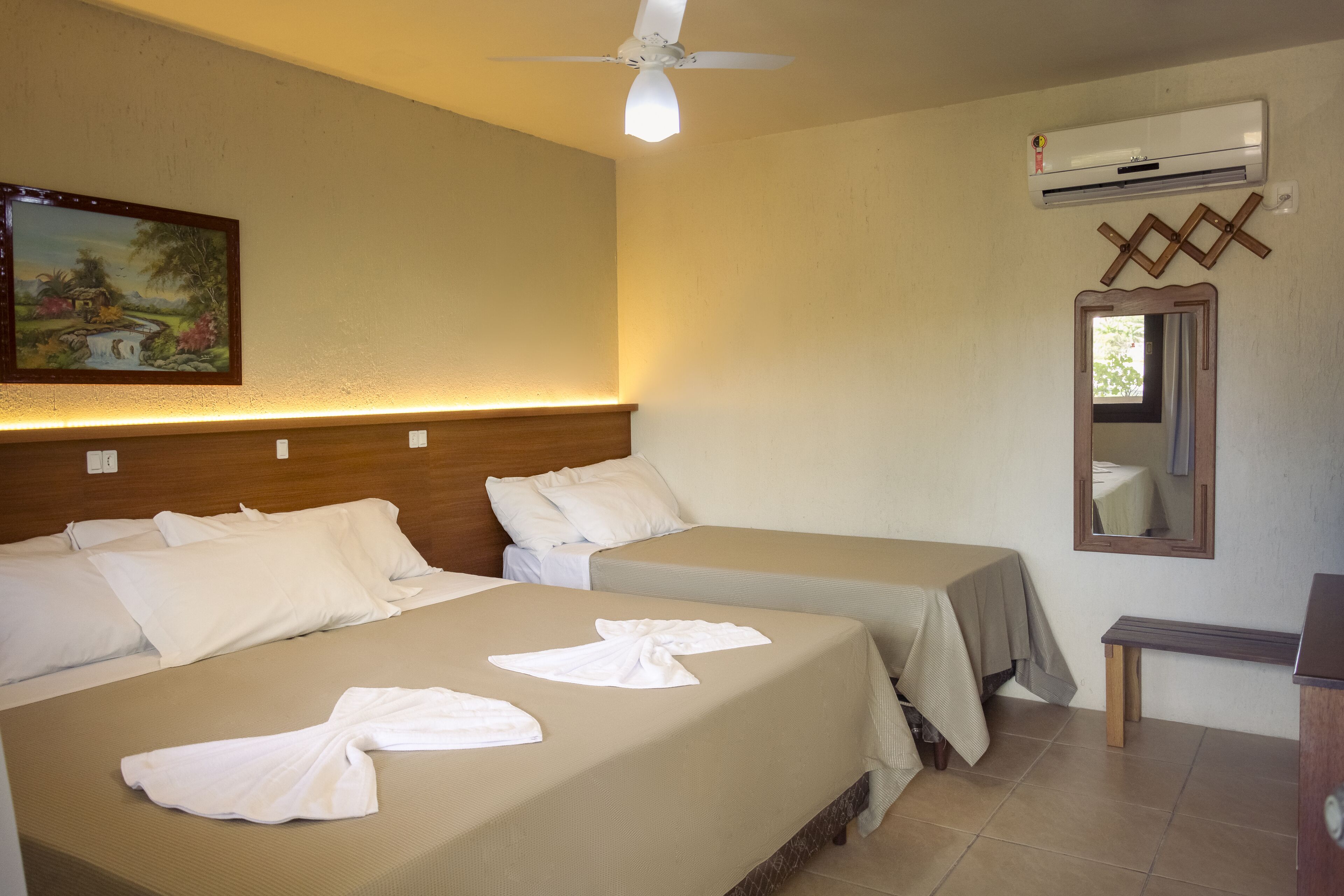 Comfort Room | Desk, blackout curtains, iron/ironing board, free WiFi