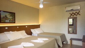 A hotel room with two beds, a ceiling fan, an air conditioner, a wooden headboard, a painting, a mirror, and a bench. - Hotel Pousada dos Plátanos (Nova Petropolis)