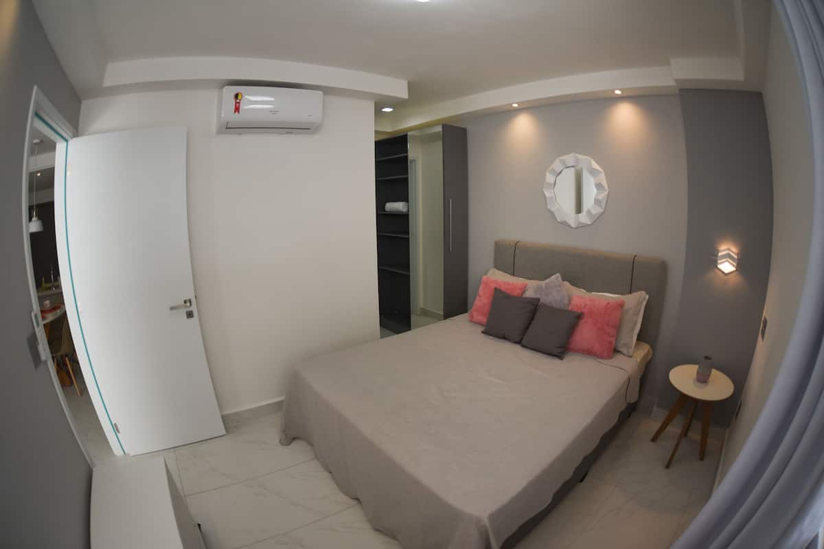 Apartamento familiar | 2 dormitorios, decoración individual, mobiliario individual y escritorio