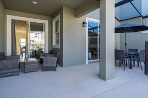 屋外ダイニングエリア