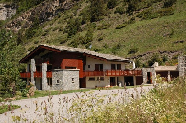 Exterior - Ground floor, terrace, tv, ski locker, 45m², Val Cenis (Lanslevillard)