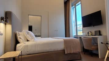 Chambre Supérieure, 1 grand lit, vue cour intérieure | Draps en coton égyptien, literie de qualité supérieure