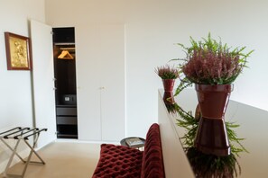 Egyptian cotton sheets, premium bedding, down duvets, pillow-top beds - Domus 21 Luxury Suites (Rome)