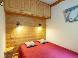 1 室のベッドルーム、WiFi