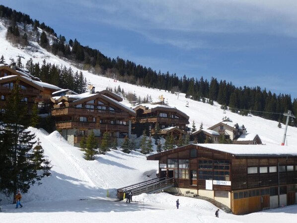 Exterior - 50m from ski slopes, 6th floor, view ski slopes, balcony, parking, tv, ski locker, 45m², Courchevel (Courchevel)