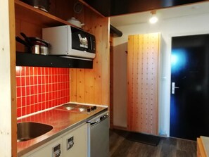 Fridge, microwave, oven