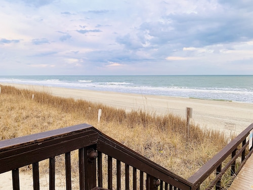 2 bedroom 2 bathroom fantastic getaway with views of ocean from LR & balcony.