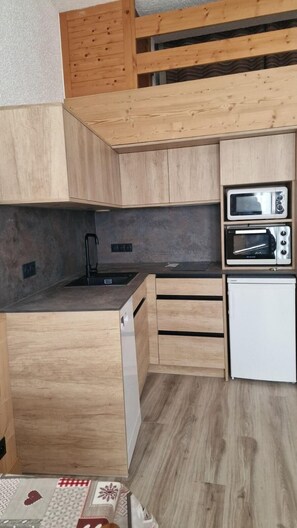 Réfrigérateur, four, lave-vaisselle