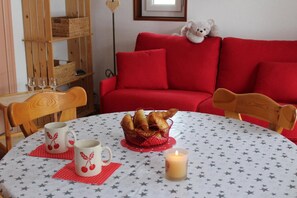 Dining - 300m from ski slopes, 2nd floor, terrace, tv, ski locker, 29m², Valloire (Valloire)