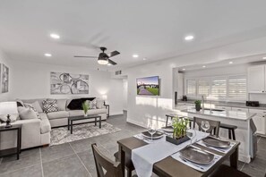 Interior - Walk 2 Old Town Scottsdale New Heated Pool Hot Tub (Scottsdale)