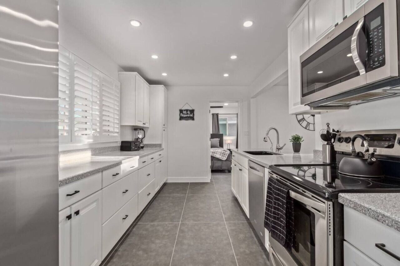 冰箱、微波炉、烤箱、炉灶