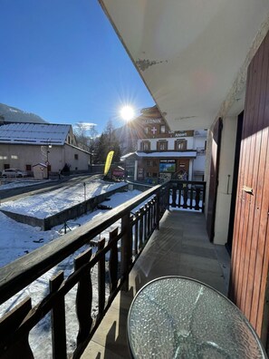 Property grounds - 300m from ski slopes, 1st floor, balcony, parking, ski locker, 33m², Valloire (Valloire)