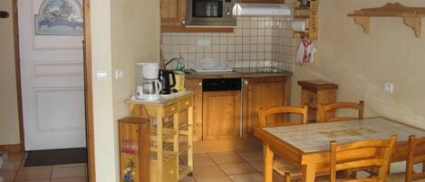 Køleskab, mikrobølgeovn, opvaskemaskine