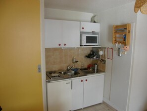 Fridge, microwave, oven