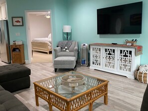 2 bedrooms, desk, iron/ironing board, travel crib