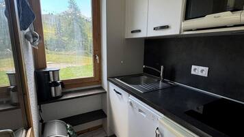 Fridge, oven, dishwasher