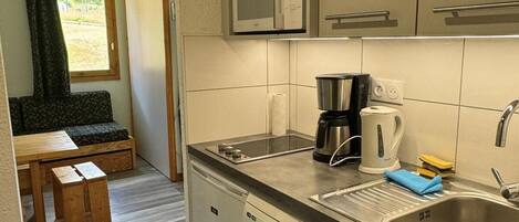 Fridge, oven, dishwasher