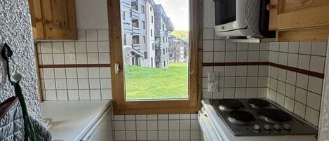 Fridge, oven, dishwasher