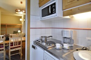 Fridge, microwave, dishwasher - 100m from resort center, Ground floor, view ski slopes, tv, ski locker, 28m², La Plagne (La Plagne)