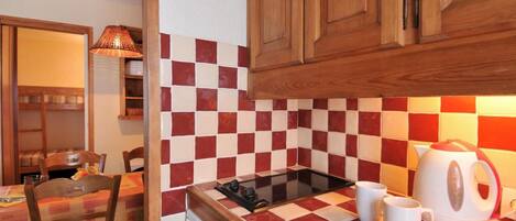 Kjøleskap og oppvaskmaskin