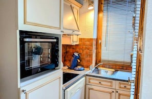 Frigorifero, microonde, forno, lavastoviglie