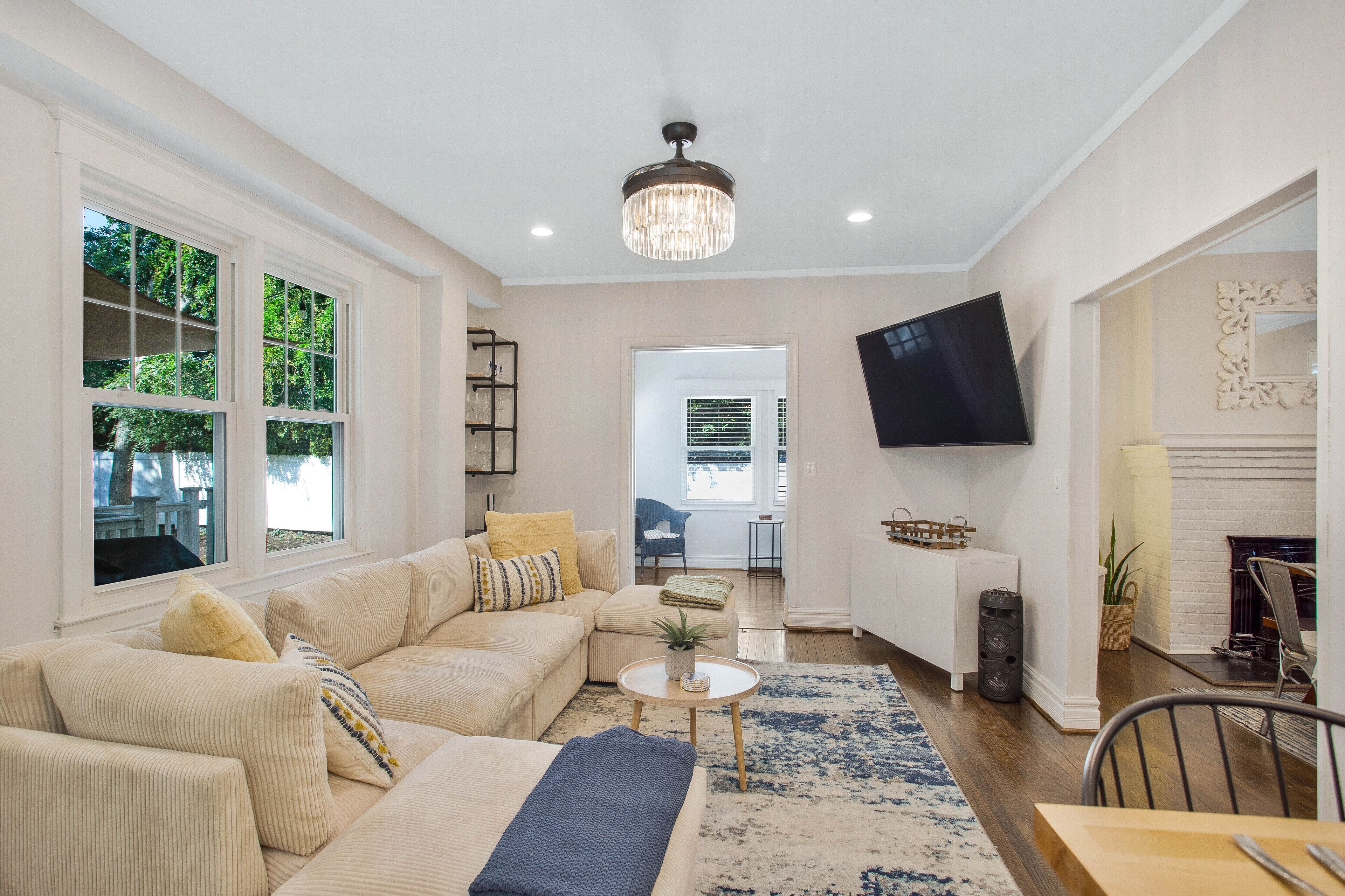 NEW Charming Historic Home <.75mile to Navy Stadium, 1mile to USNA and Downtown